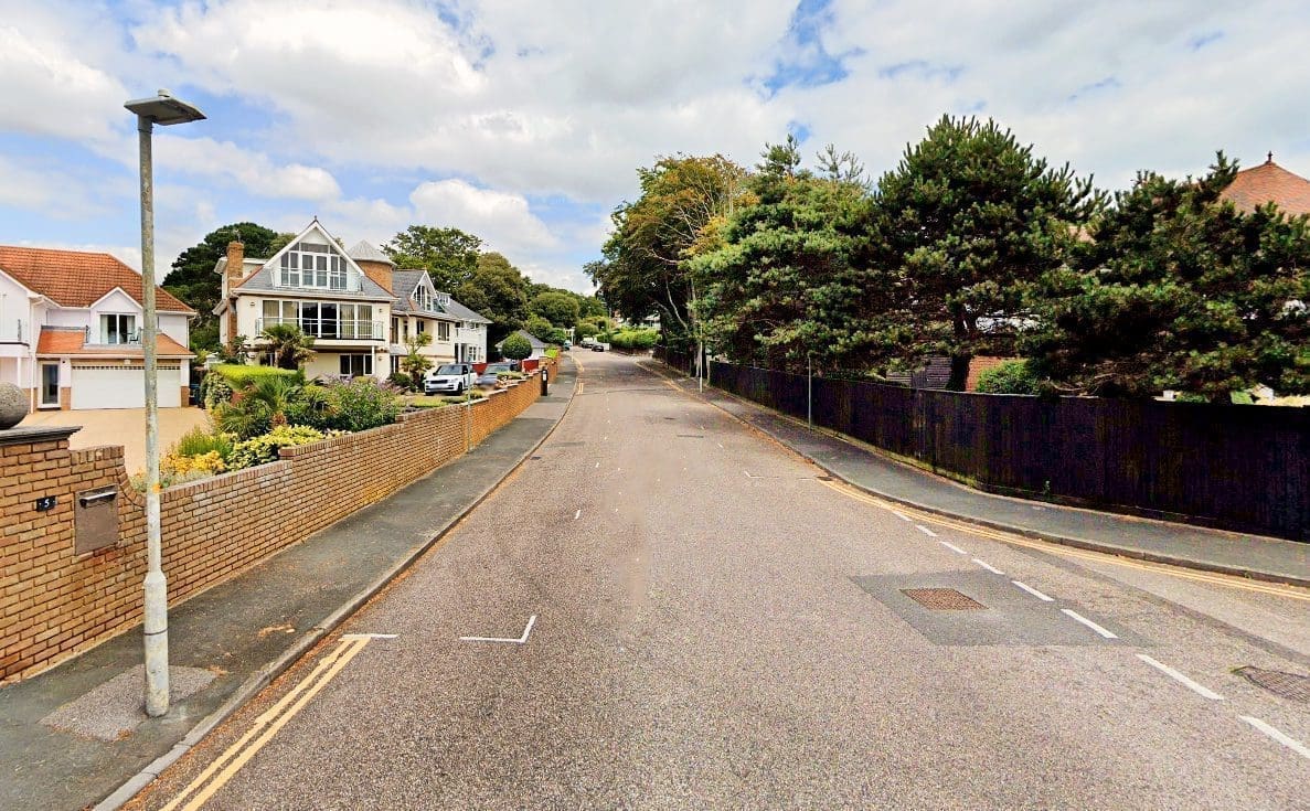 Brudenell Avenue Parking > Parking in Sandbanks, Poole Car Parking